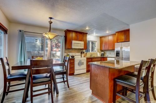 851 Los Angeles Ave, South Lake Tahoe CA  96150-2619 exterior