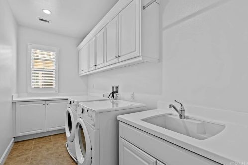 80 Hazelton, Irvine CA  92620-2189 exterior