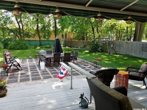 144 Old Country Rd, Huntington Station NY  11747-1814 exterior