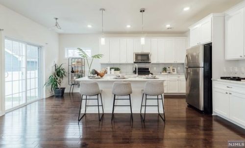 38 Walnut St, Little Falls NJ  07424-1402 exterior