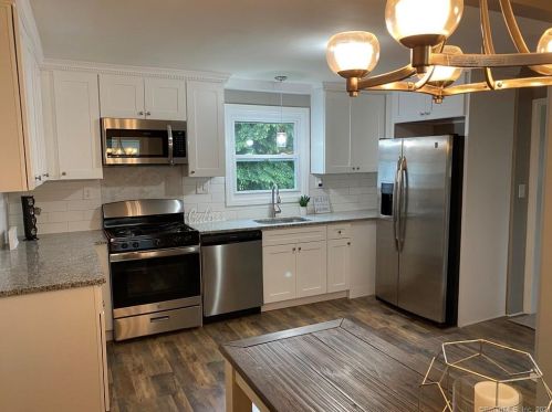 15 Saville St, Windsor CT  06095-4450 exterior