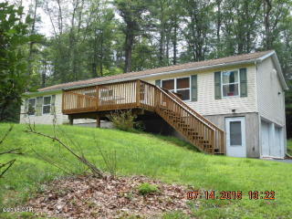 221 Pohopoco Dr, Brodheadsville, PA 18322-7074