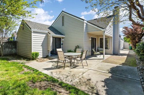 1749 Cape Cod Cir, Lodi CA  95242-4204 exterior