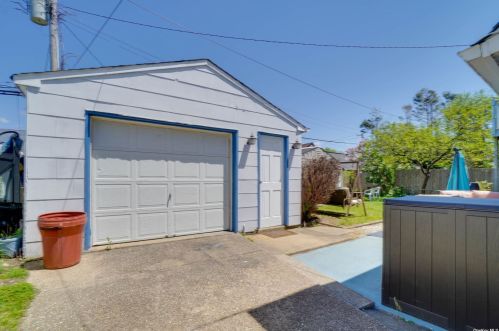 2481 6th St, Hempstead NY  11554-3115 exterior
