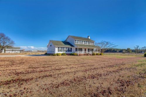 2890 Front St, Burgaw, NC 28425-3104