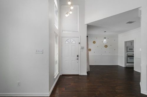 9500 Rodeo Dr, Irving TX 75063-4607 exterior