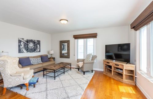 3336 Elliott St, San Diego CA 92106-1326 exterior