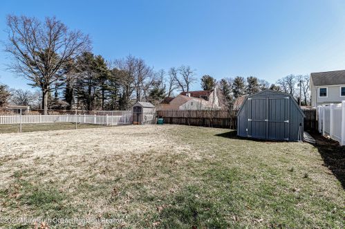 40 Irving Pl, Tinton Falls NJ  07724-1625 exterior