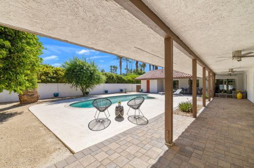 48890 Eisenhower Dr, La Quinta CA  92253-6223 exterior