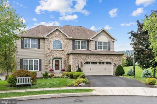 5850 Spring Tree Ct, West Enola, PA 17025-1183