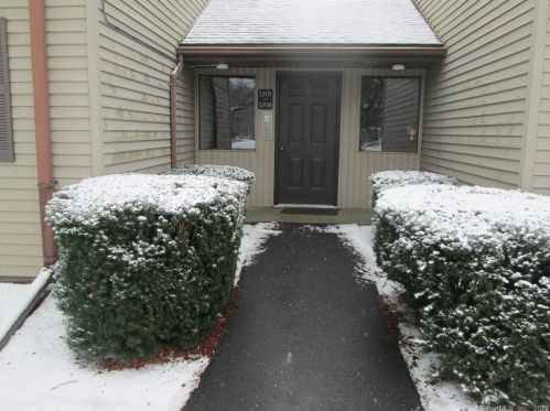 1201 Twin Circle Dr, Wapping, CT 06074-2622