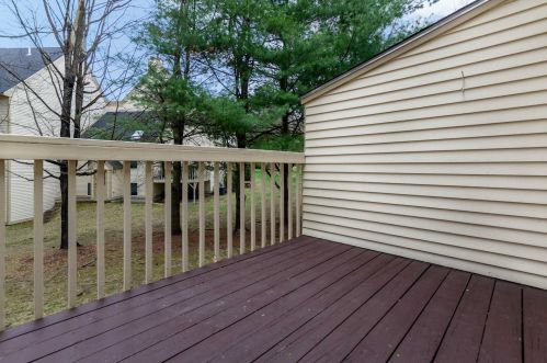 77 Dorchester Way, Nashua NH 03064-8121 exterior