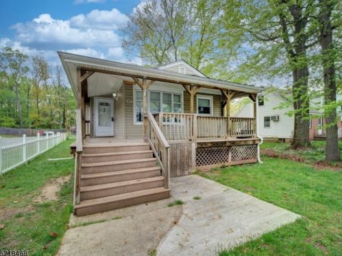 80 Star St, Iselin NJ  08830-1860 exterior