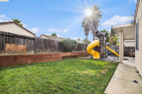 5339 Lakespring Dr, Oakley CA  94561-3142 exterior