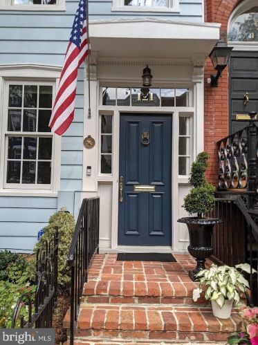 121 6th St, Washington, DC 20003-1129