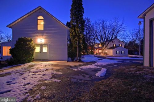 6411 Devonshire Hts Rd, Harrisburg PA 17111-4818 exterior