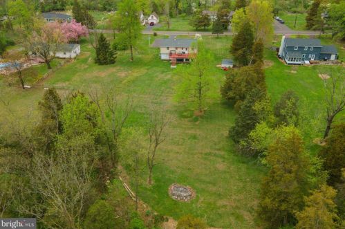 1822 Old Sumneytown Pike, Harleysville PA  19438-1129 exterior