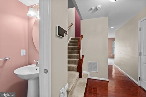 33 Center St, Hanover, PA 17331-3478