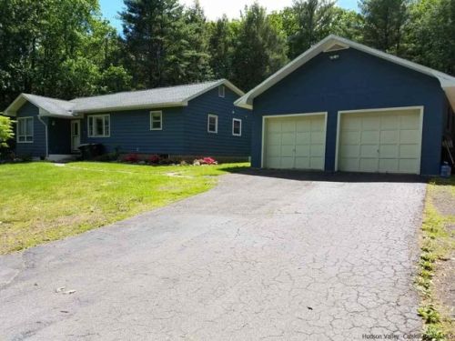 35 Cedar Dr, Kerhonkson, NY 12446-1902
