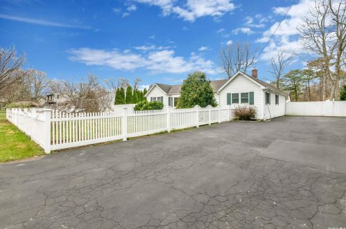 888 Connetquot Ave, Islip Terrace, NY 11752-1120