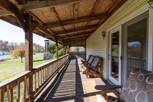 1179 Barkeyville Rd, Grove City PA  16127-4901 exterior