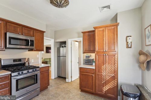 8 Clinton Ave, Camden NJ  08109-2007 exterior