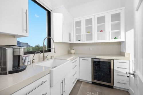 18852 Canyon Crest Dr, Orange CA 92861-2806 exterior