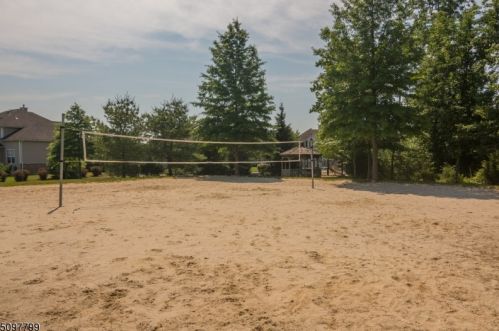 30 Surrey Ln, Flemington NJ  08822-1588 exterior