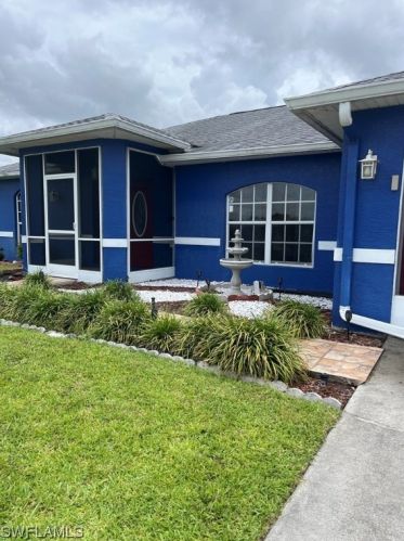 561 Pachman Cir, Lehigh Acres, FL 33974-9483