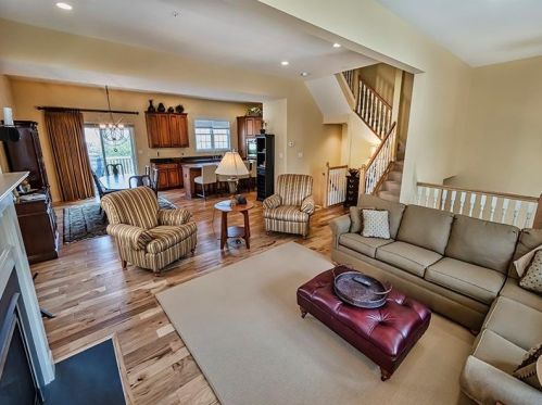 221 College Ave, Oakmont PA  15139-2189 exterior