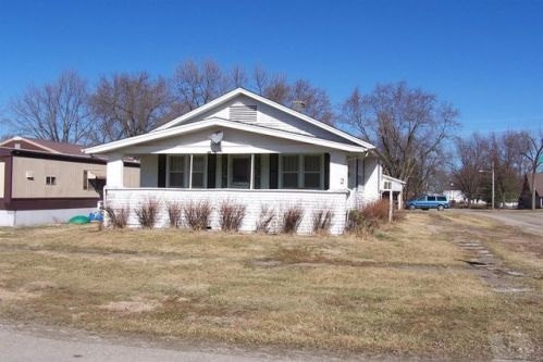 302 Broadway St, Dean, IA 52572-1424