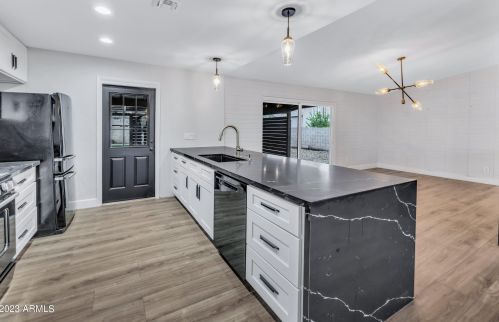 7142 12 St, Phoenix AZ 85022-3801 exterior