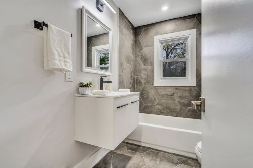 226 Davis Ave, Lacey NJ  08731-3519 exterior