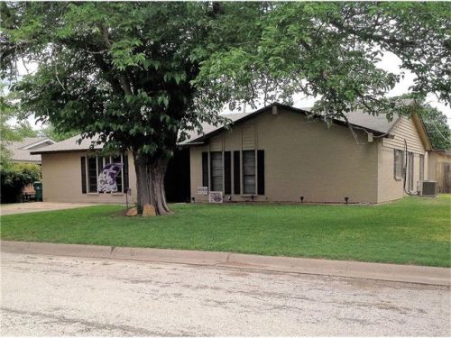 1503 Fairway Dr, Graham, TX 76450-4408