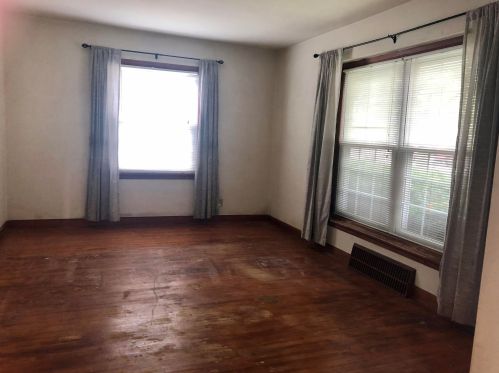 2033 89, Milwaukee WI 53227-4524 exterior