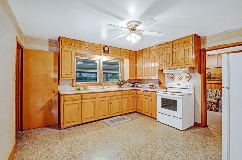 917 Jefferson St, West Bend WI  53090-1419 exterior