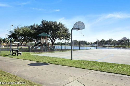 817 Oriole Cir, Sebastian FL  32976-7520 exterior