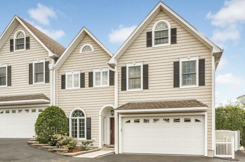 5 Columbus Pl, Stamford, CT 06907-1611