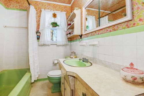 11 Rambling Rd, Northport NY  11768-2315 exterior