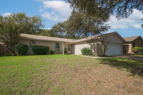 6617 Memory Ln, Fort Worth, TX 76148-2830