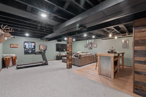 1443 Mount Ct, Hubertus WI  53033-9626 exterior