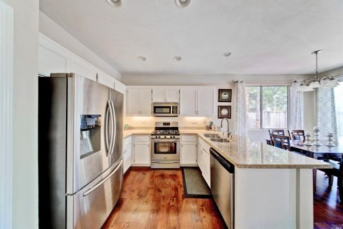 4017 Louis Krohn Dr, Santa Rosa, CA 95407-2514