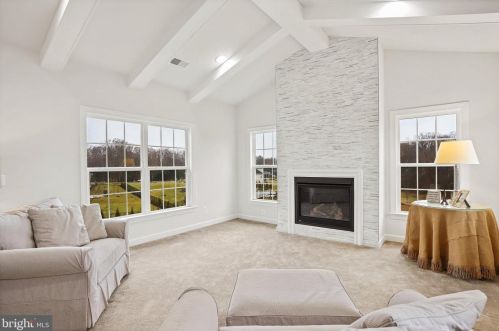 10244 Forest Lake Dr, Great Falls VA  22066-3609 exterior