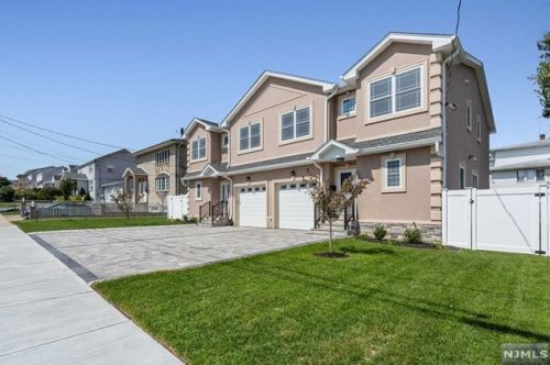 207 Philip Ave, Elmwood Park NJ  07407-2226 exterior