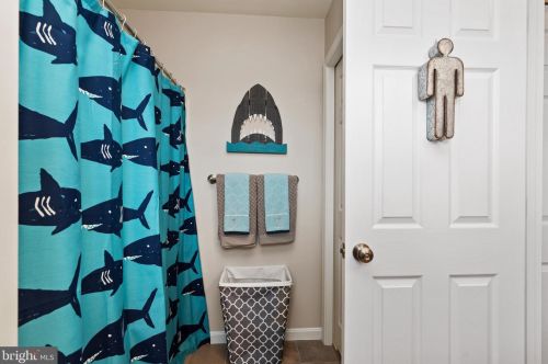 262 Melbourne Ln, Navy Sup Dpt PA  17055-6674 exterior