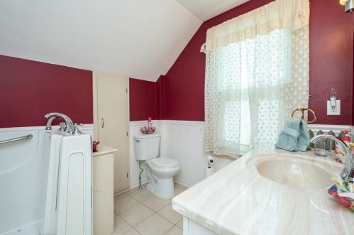 6 Davis Way, Worcester MA  01604-1314 exterior