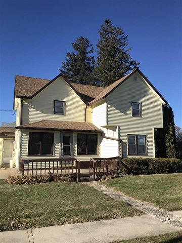 803 Howard St, Aplington, IA 50604-1045
