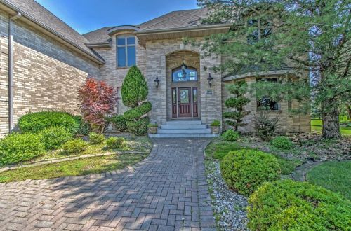 1944 Maplewood Ln, Hammond, IN 46321-5156