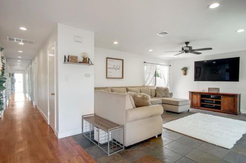 1090 Westward Dr, Hollister CA  95023-5717 exterior