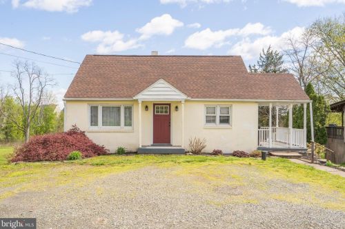 1733 Swamp Pike, Gilbertsville PA  19525-9704 exterior